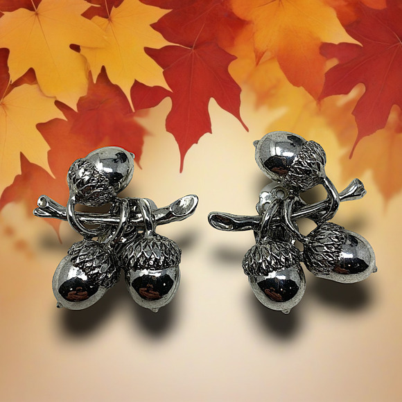 Vintage 1980's Acorn Dimensional Earrings Silver Tone Couture Runway Clip On - Picture 1 of 5